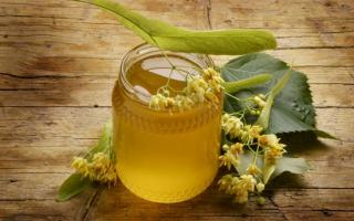 Колко калории има в една чаена лъжичка мед?